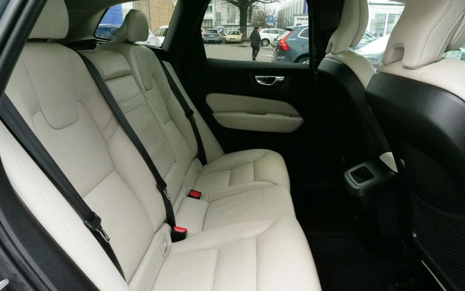Volvo XC 60 cena 129900 przebieg: 161200, rok produkcji 2019 z Rzgów małe 596